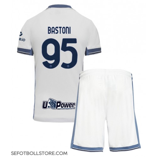 Inter Milan Alessandro Bastoni #95 Replika babykläder Bortaställ Barn 2024-25 Kortärmad (+ korta byxor)